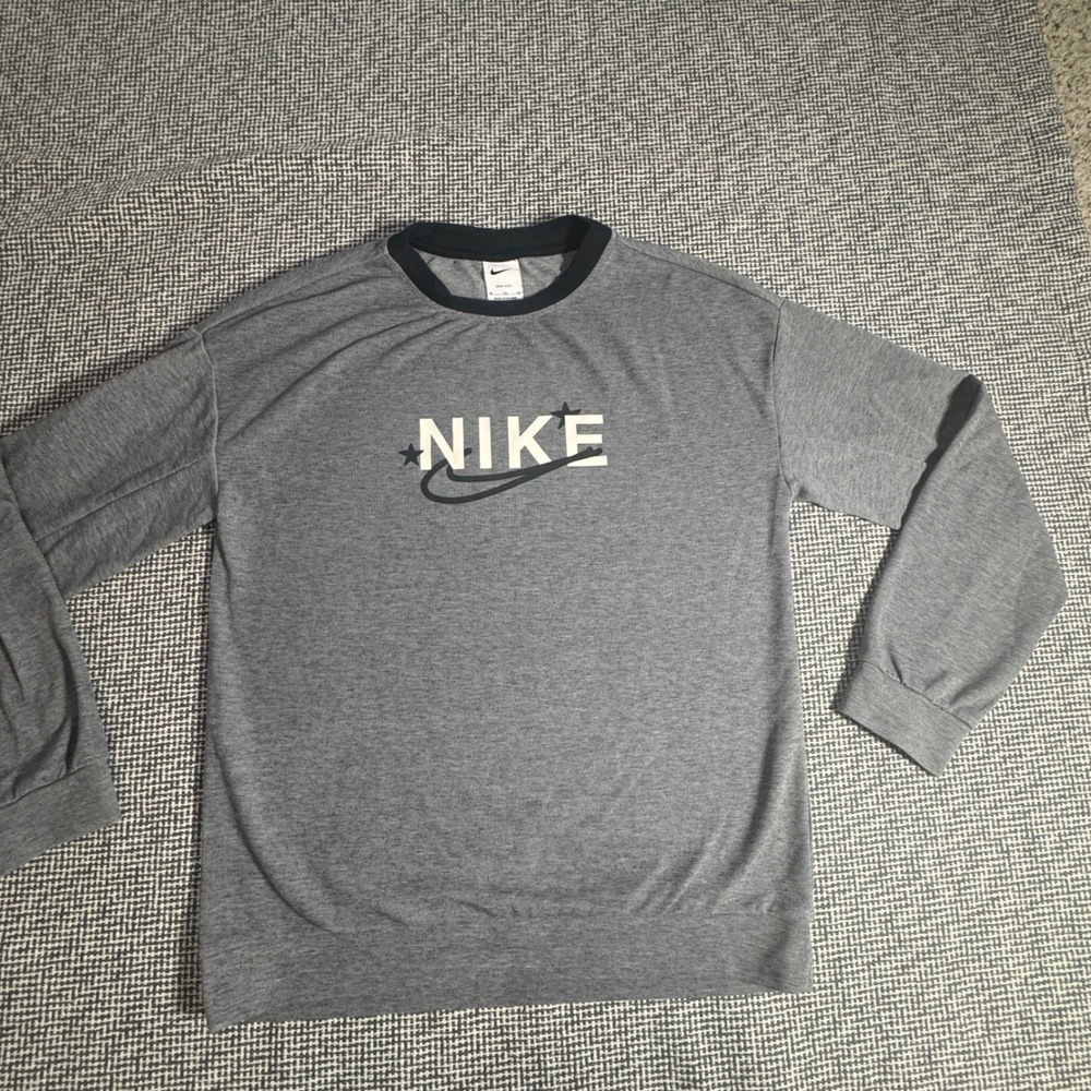 Nike Dri-FIT Kids XL Gray Long Sleeve Performance Shirt Thumbholes Graphic Tee